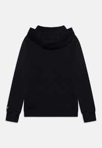 Felpa nera a maniche lunghe con cappuccio, polsini a costine e un piccolo logo giallo ricamato sul polsino sinistro.