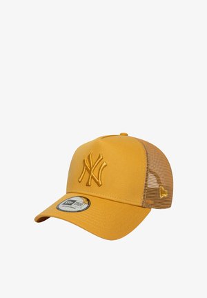 Casquette de baseball jaune avec un dos en mesh, arborant un logo NY brodé dans une teinte plus claire. Comprend une étiquette circulaire pour ajuster la taille.