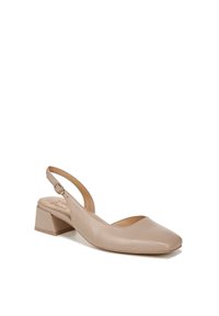 Beige slingback schoen met een vierkante neus, lage blokhak en een gladde leren afwerking. Verstelbare band met een ronde gesp detail.