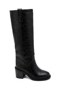 Bottes noires jusqu'aux genoux avec une texture en imprimé crocodile, un talon carré et un haut large avec un onglet latéral. Finition lisse et conception robuste.