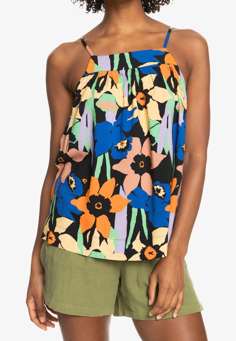 Haut sans manches à motif floral avec des couleurs vives — bleu, orange et jaune — sur un fond noir. Tissu léger avec une coupe ample.