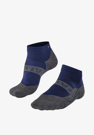 Calzini alla caviglia in un blu navy scuro e grigio con strisce testurizzate, dotati di un bordo a coste e punta rinforzata per una maggiore durata.