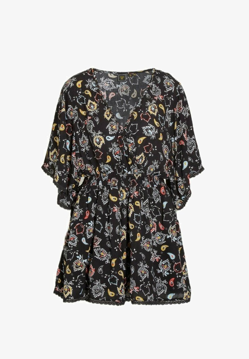 Blouse noire à motifs floraux avec manches courtes, col en V, taille élastique et motifs cachemire colorés en rouge, jaune et bleu.