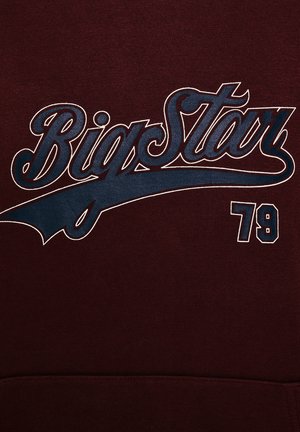 Viininpunainen huppari, jossa on suuri sininen "Big Star" -graafinen kuva ja valkoinen numero "79". Sileä rakenne perinteisellä college-paitasuunnittelulla.