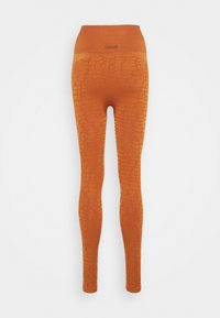 Pomarańczowe legginsy wykonane z teksturowanej tkaniny, z wysokim stanem i subtelnym wytłaczanym wzorem, z logo na talii.
