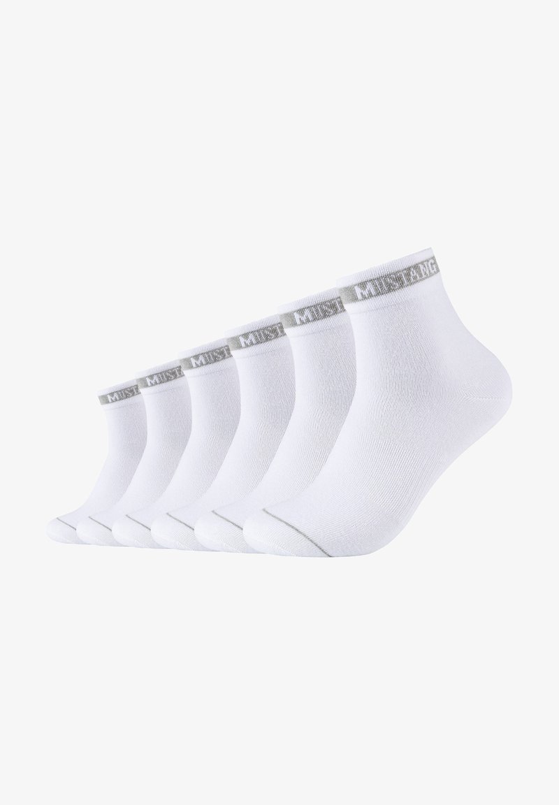 Calzini alla caviglia in cotone bianco, sei paia, con una fascia grigia con il logo "MUSTANG" e una texture liscia e leggera.