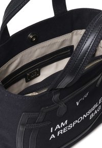 V73 RESPONSABILITY - Bolso de mano - nero