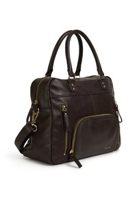 Brązowa skórzana torba na ramię z podwójnymi uchwytami i odpinanym paskiem na ramię. Posiada złote akcenty i wiele kieszeni na zamek.