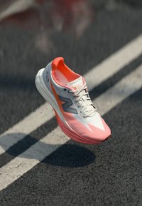 SC ELITE V5 - Chaussures de running sur route - grapefruit