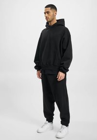 DEF HERREN - Hoodie - black washed