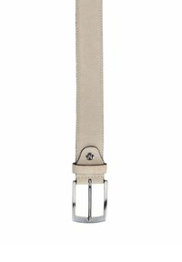 Beige suède riem met een zilveren metalen gesp, vlak ontwerp en nette stiksels langs de randen. Verfijnd met een klein logo-detail.
