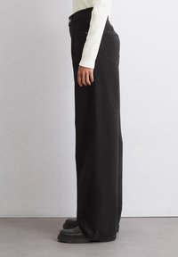 Marc O'Polo DENIM WIDE LEG - Platėjantys džinsai - black multi
