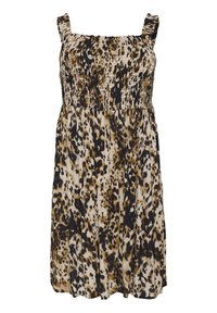 Vestido de estampado animal con volante en las tirantes delgados, que presenta tonos de beige, marrón y negro en un diseño fluido. Sin bolsillos ni cierres.