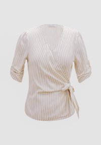 Blůza ve wrap stylu s vertikálními krémovými a bílými pruhy, krátkými ohrnutými rukávy a bočním detailem na uvázání pro úpravu. Měkká textury látky.