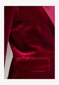 Unausgewählt, ruby red