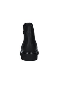 Stivaletti neri in pelle con finitura liscia, punta rotonda e suola nera resistente; pannelli laterali elasticizzati per un facile accesso.