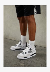 Non selezionato, white/black/neutral grey