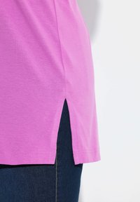 Ulla Popken PLUS SIZE RELAXED FIT V-NECK TEE  - Basic T-shirt - cool pink