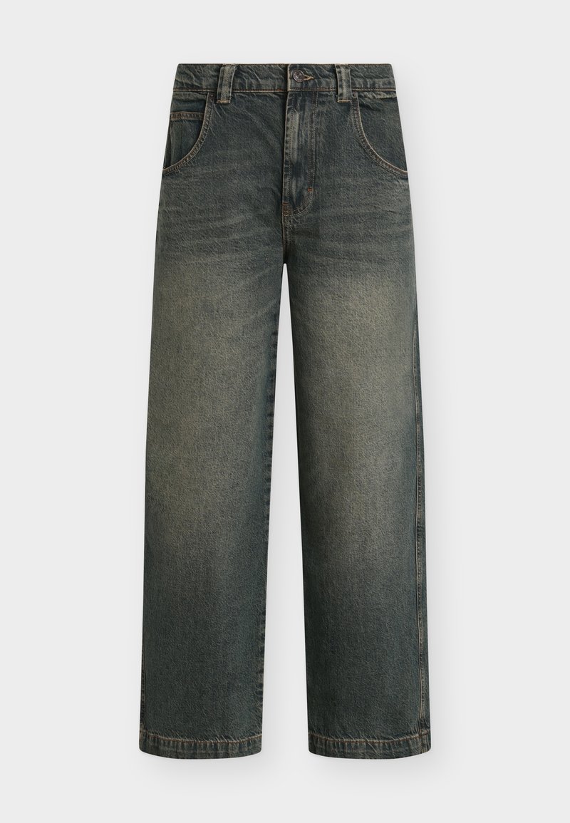 Τζιν παντελόνι με φαρδιά μπατζάκια σε σκούρο ντένιμ με ξεβαμμένο εφέ, πέντε τσέπες και κλείσιμο με κουμπί· διαθέτει αντίθετη ραφή και ίσια ρέλια.