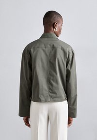 Vanessa Bruno ENGIE - Καλοκαιρινό μπουφάν - olive