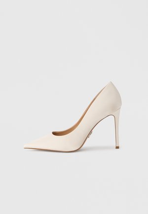 Witte pumps met een spitse neus, een glad lederen afwerking, een lage inzet, een slanke stilettohak en een minimalistisch ontwerp.
