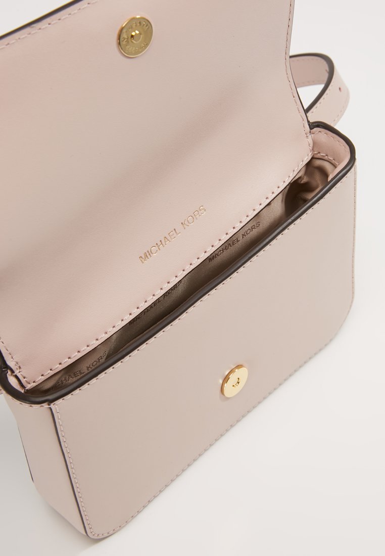 Riñonera Mk Mujer Outlet Sale, UP TO 58% OFF | www.bravoplaya.com
