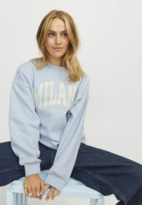 JJXX JJXX MIT RUNDHALS JXMERLE - Sudadera - skyway