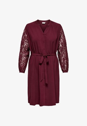 Raskausmekko viininpunaisena, jossa on teksturoitu yläosa, pitsiset pitkät hihat, nappikiinnitys edessä ja vyötäröllä sidottava vyö. Mukava, rento istuvuus.