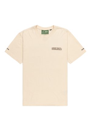 T-shirt in cotone beige con colletto rotondo e maniche corte, con un piccolo logo marrone "ELEMENT" sul lato sinistro del petto e testo sulla manica.