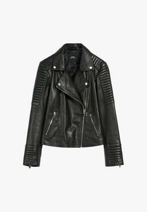 Czarna skórzana kurtka motocyklowa z żebrowanymi akcentami na ramionach, srebrnym okuciem, zamykanymi kieszeniami z przodu oraz kołnierzem z wcięciem.