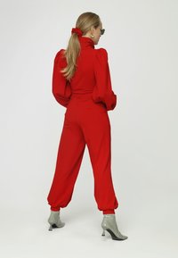 Madnezz House WANDA - Pantaloni - wine