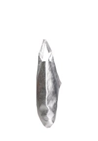 Zilveren draagtas met een gladde metallic afwerking, voorzien van twee schouderbanden en een asymmetrische, flexibele vorm.