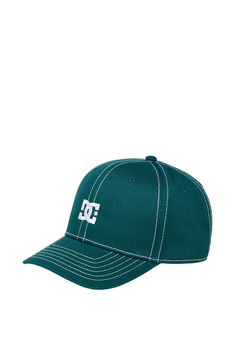 Grön tygbasebollkeps med vit sömnad. Har en logotyp fram och en böjd skärm. Strukturerad design med justerbar stängning baktill.