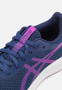 ASICS PATRIOT 13 GS - Scarpe da corsa su strada - blue expanse/bold magenta