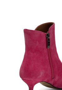 Shoe The Bear Kotníkové boty - pink