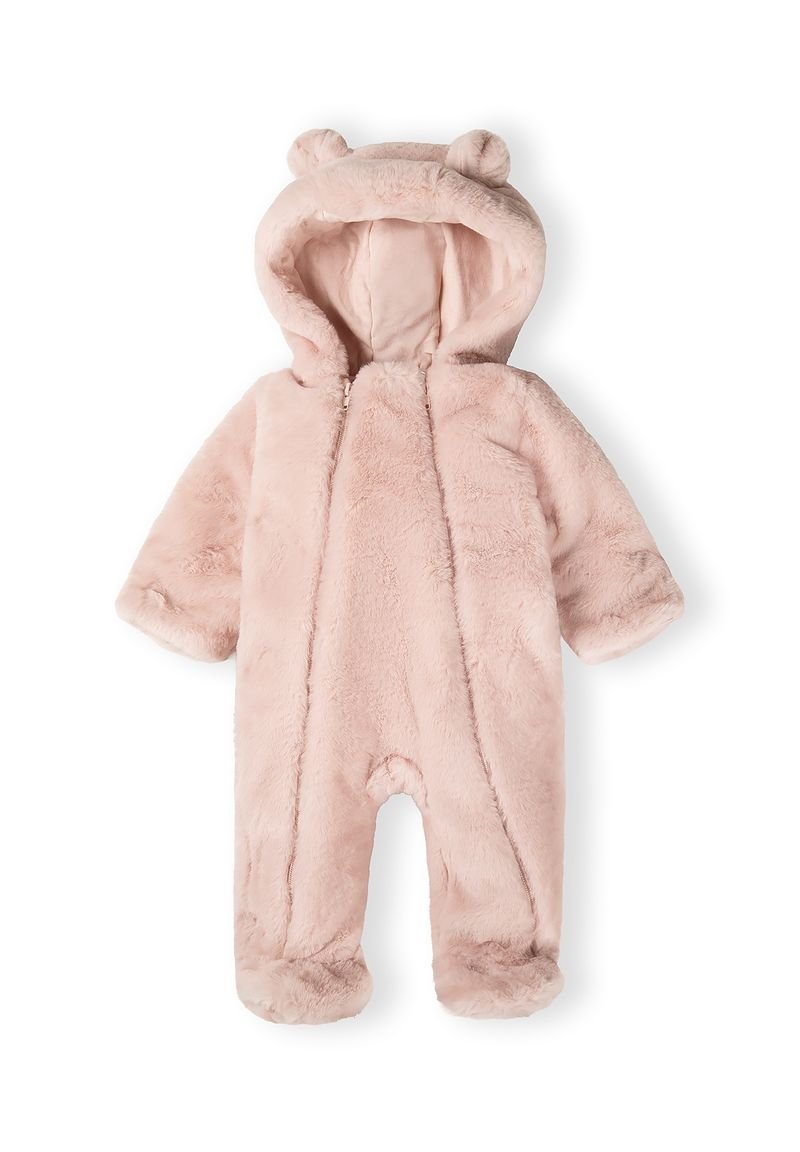 Tutina rosa in peluche con cappuccio e orecchie da orso, maniche lunghe e design con piedi. Tessuto morbido, chiusura con zip frontale e senza motivi visibili.