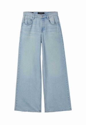 Jeans a gamba larga di denim blu chiaro, con vita alta, cinque tasche e chiusura a bottone. Orlo grezzo nella parte inferiore.