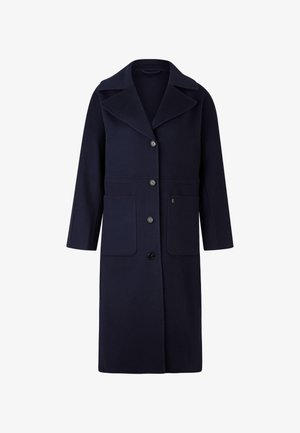 Navy wollen jas met een brede kraag, sluiting met knopen aan de voorkant en twee grote voorzakken. Het heeft een rechte snit en driekwartmouwen.