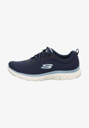 Marineblaues Sportschuh mit Obermaterial aus Mesh, kontrastierenden hellblauen Akzenten, gepolsterter Sohle und Logodetail an der Seite. Flexibles und leichtes Design.