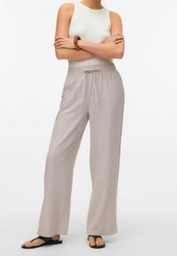 Lichtbeige linnen wijde-lengte broek met een elastische tailleband en drawstring detail, die een relaxte pasvorm en een gladde textuur tentoonstelt.