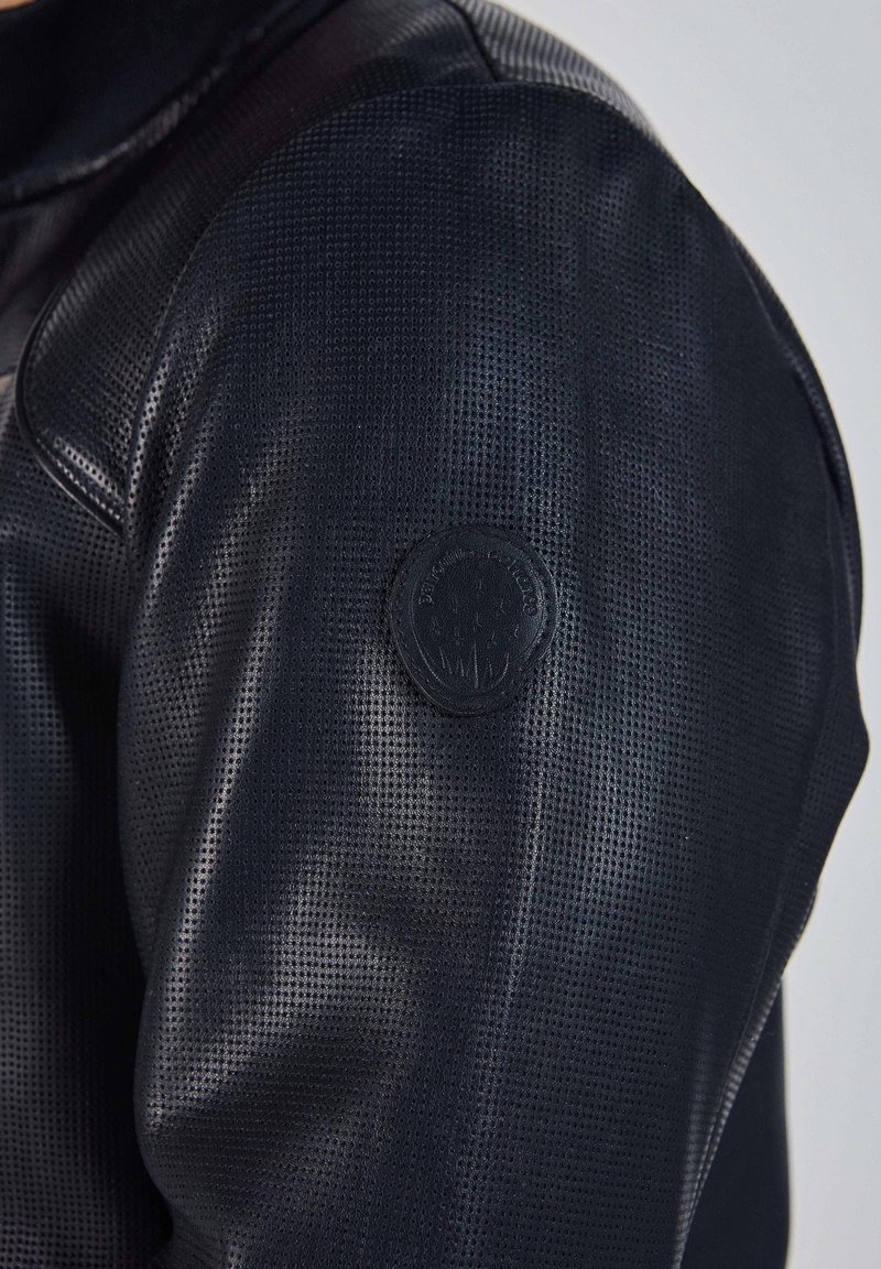 Blouson Bomber Free People Midnight - Bleu Marine Satin, Fermeture Complète, Taille S - Très Bon état