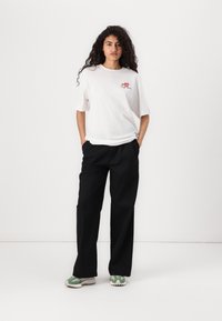 New Balance SPECTATOR UNISEX - T-shirt imprimé - white