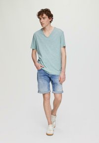 QS MELIERTES   nakrapiany turkus