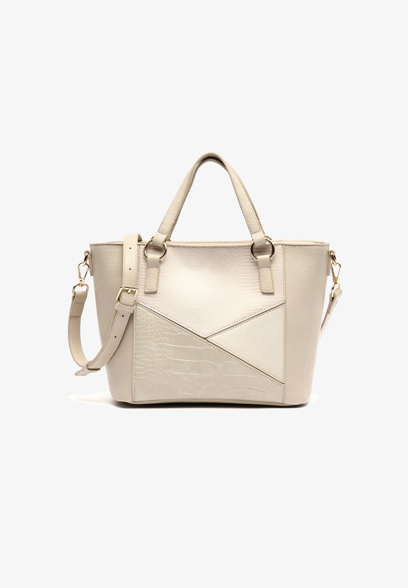 Borsa a bauletto in pelle beige con design geometrico, caratterizzata da una combinazione di texture tra sezioni lisce e goffrate. Doppi manici superiori e tracolla regolabile.