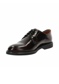 Chaussure de ville pour homme en cuir verni noir, avec lacets et petit talon, présentée sous un léger angle sur fond blanc.