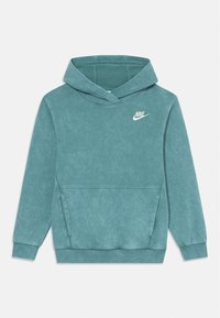 Teal színű kapucnis pulóver kenguruzsebbel, bordázott mandzsettákkal és alsó résszel. Fehér Nike logó a bal felső mellrészen. Puha tapintás, laza kialakítás.