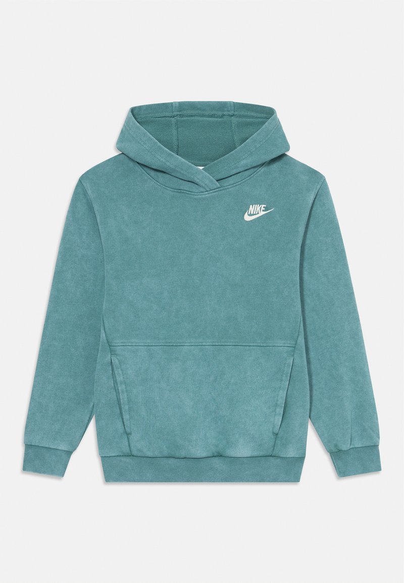 Τιρκουάζ φούτερ με κουκούλα, τσέπη καγκουρό, και ριγωτούς καρπούς και στρίφωμα. Λογότυπο Nike σε λευκό χρώμα στο επάνω αριστερό τμήμα του στήθους. Μαλακή υφή, casual σχέδιο.