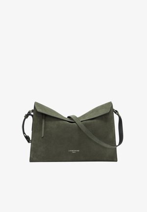 Sac à main en daim vert avec fermeture à rabat et bandoulière ajustable. Caractéristiques d'un design minimaliste et logo de la marque embossé à l'avant.
