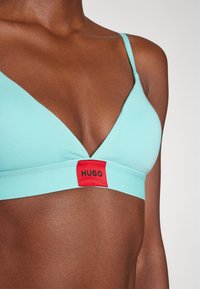 HUGO TRIANGLE RED LABEL - Kolmnurklõikega rinnahoidja - open blue