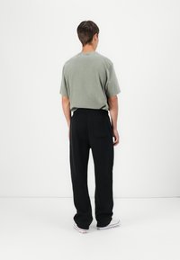 Abercrombie & Fitch ESSENTIAL BAGGY OPEN HEM CASUAL - Jogginghose - black
